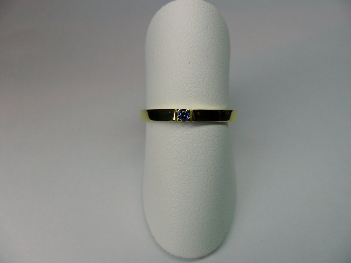 Geelgoud Saffier Ring